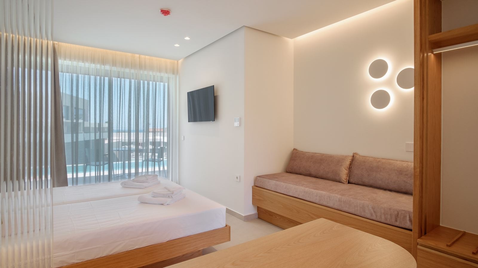 rooms-delux-junior-suite-swimup