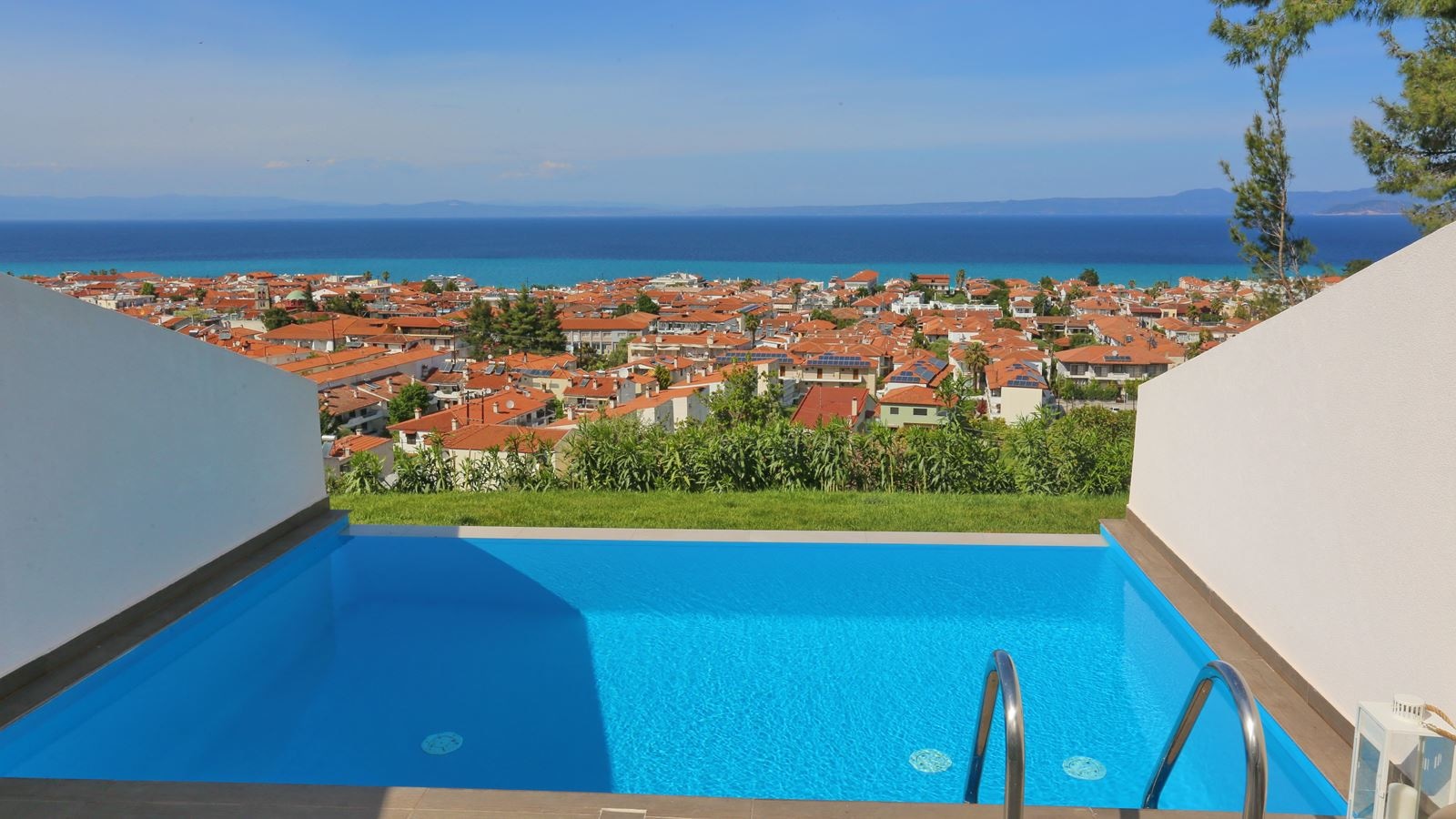 rooms-deluxe-junior-suite-with-private-heated-pool-and-panoramic-sea-view