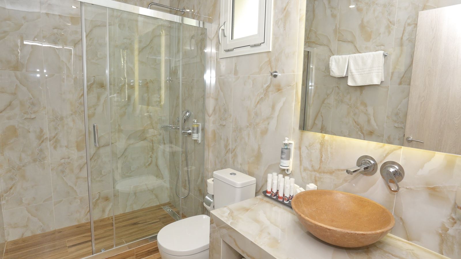 rooms-deluxe-junior-suite-with-private-heated-pool-and-panoramic-sea-view