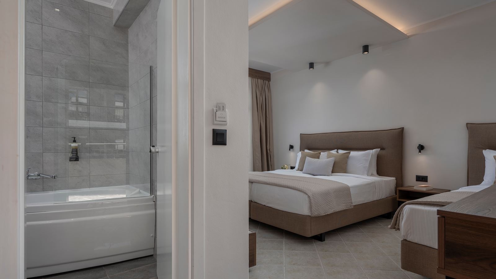 rooms-standard-double-room--side-sea-view