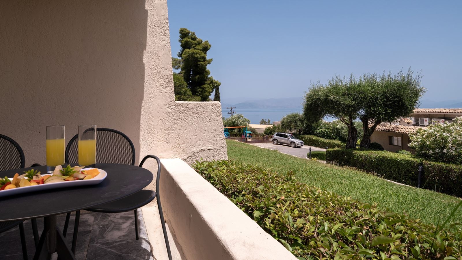 rooms-bungalow-single-room-garden-view