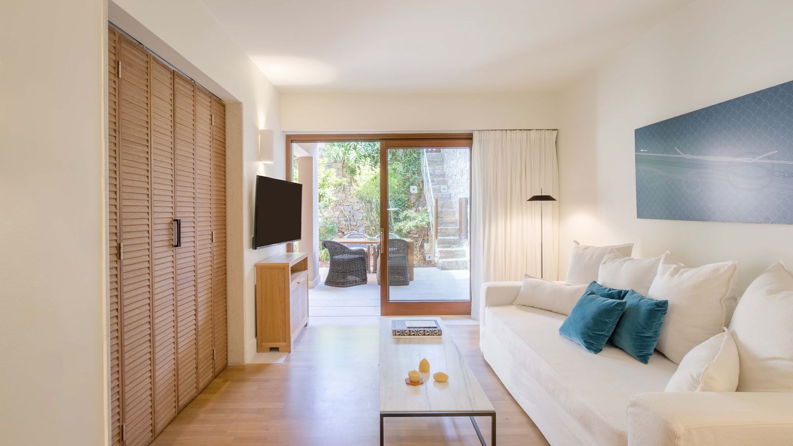 rooms-blue-maisonette-suite-private-heated-pool