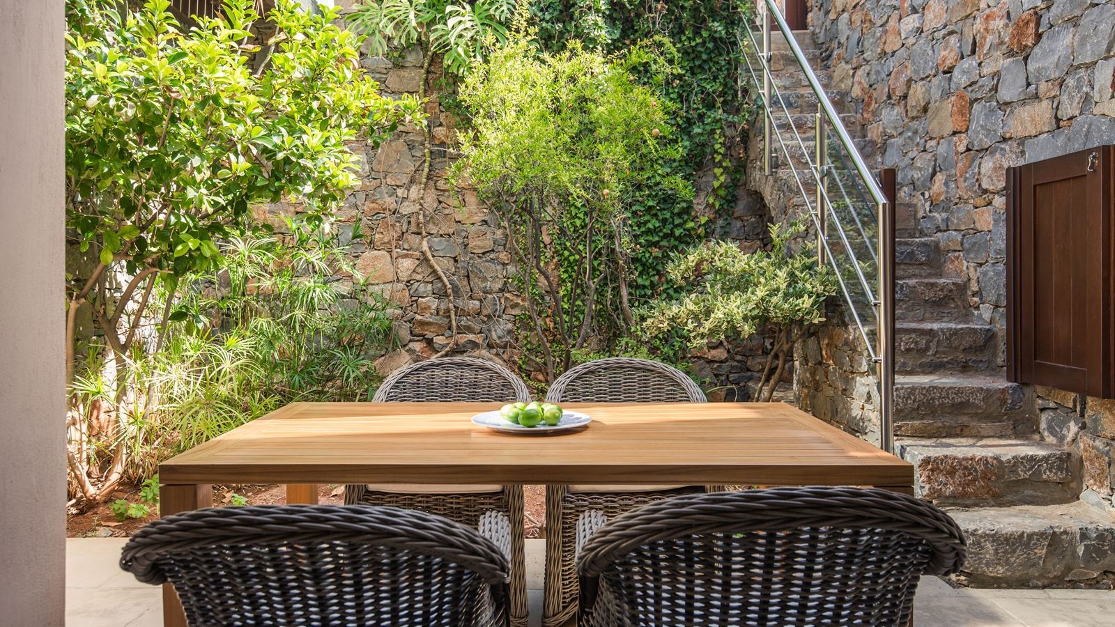 rooms-blue-maisonette-suite-private-heated-pool