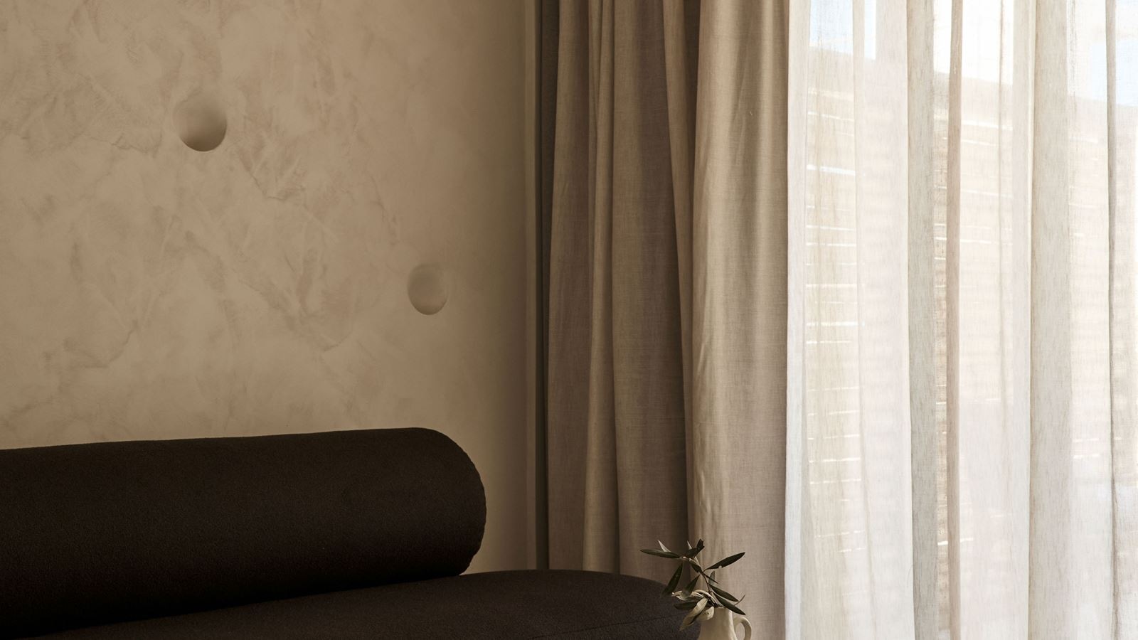 rooms-sky-1-bedroom-suite-pool-view-outdoor-jacuzzi