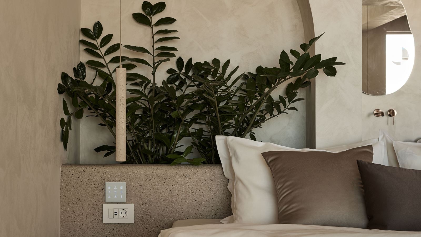 rooms-sky-1-bedroom-suite-pool-view-outdoor-jacuzzi