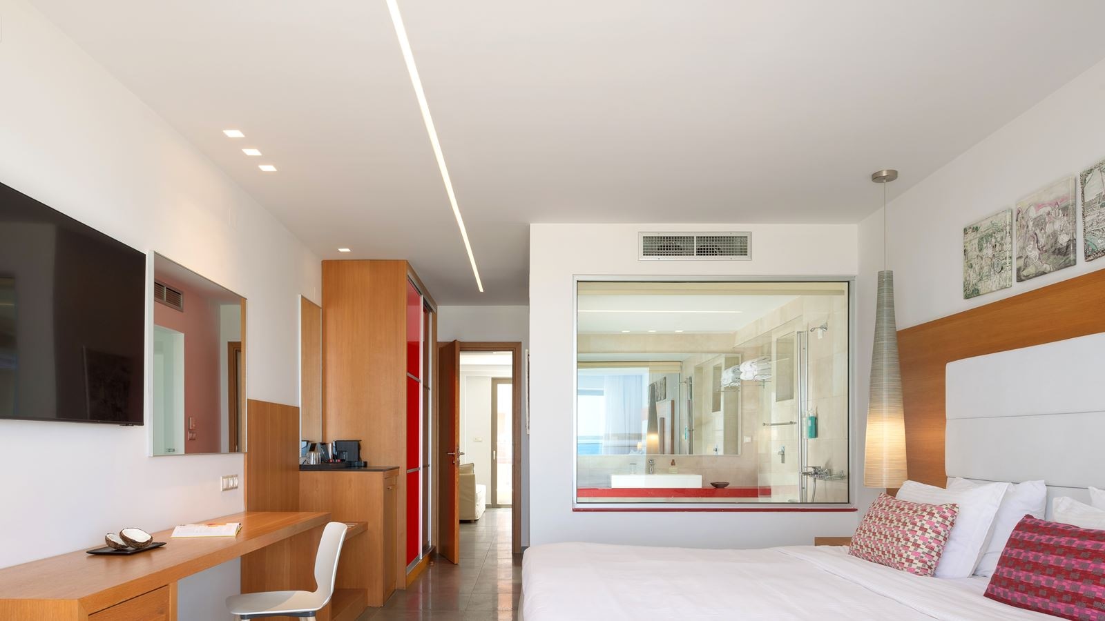 rooms-deluxe-grand-2-bedrooms-beachfront-fsv