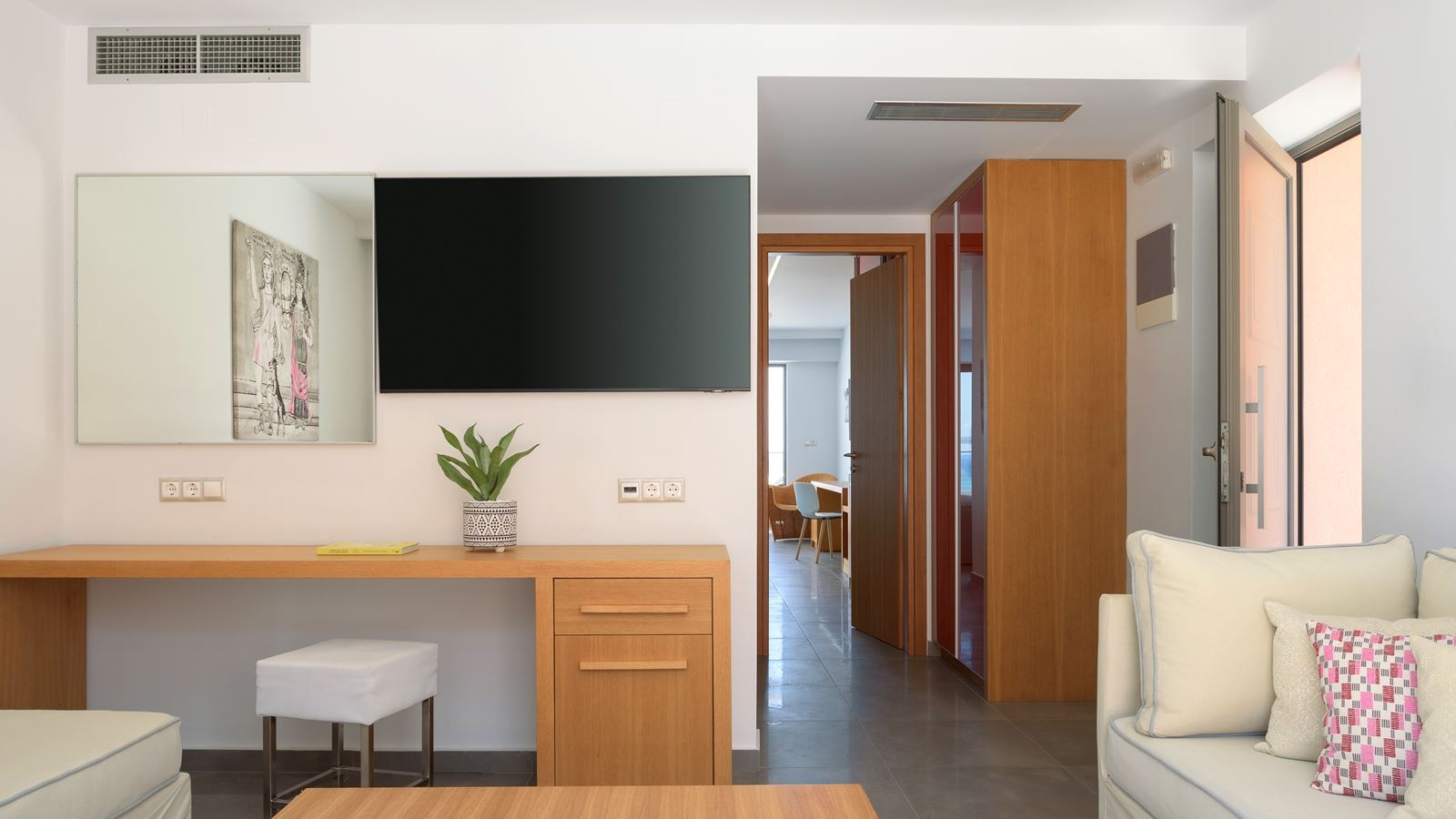 rooms-deluxe-grand-2-bedrooms-beachfront-fsv