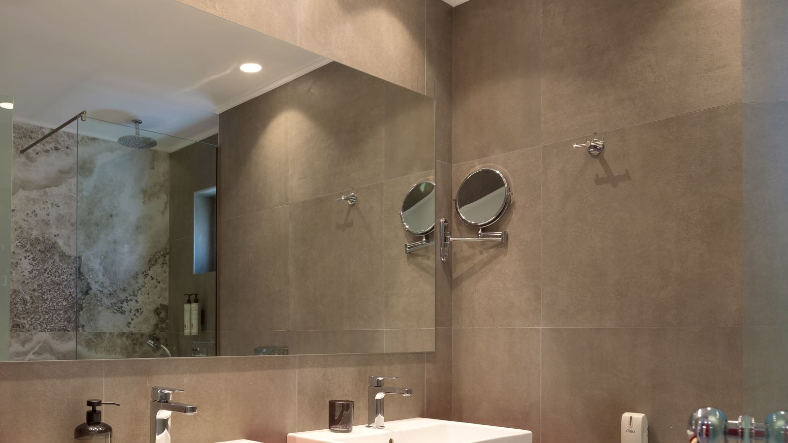 rooms-deluxe-family-2-bedrooms