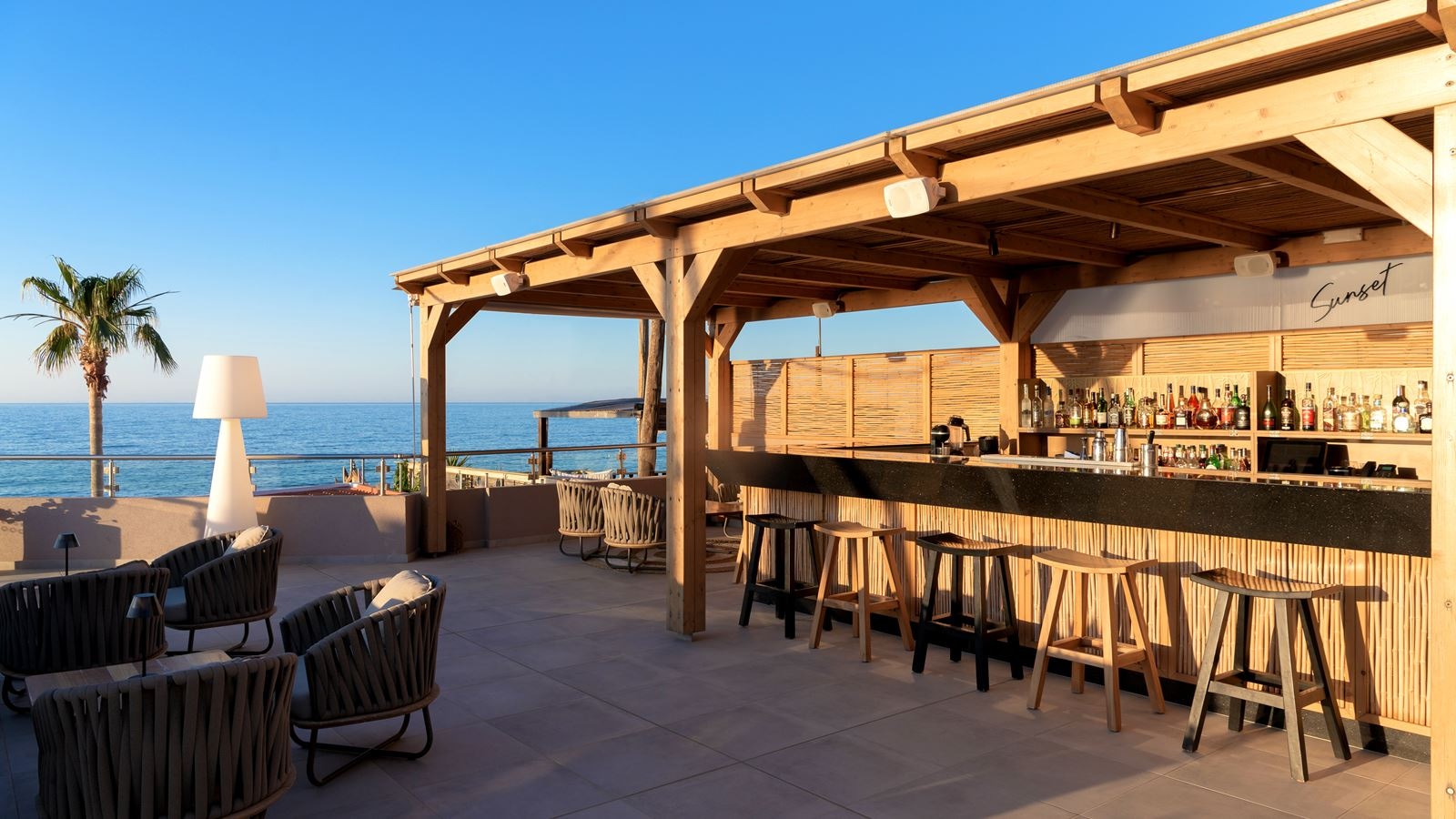 bars-sunset-signature-cocktails-bar