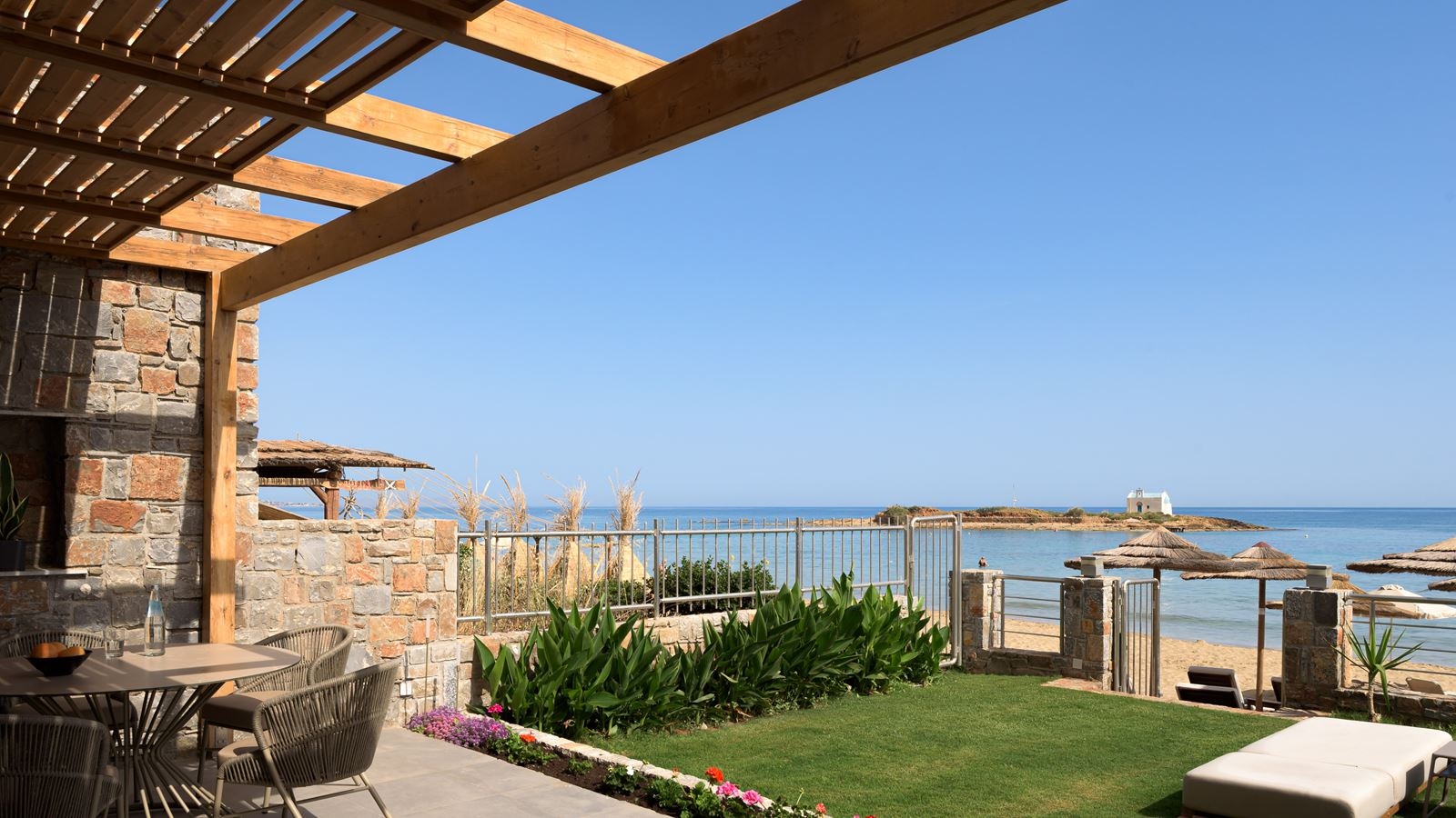 rooms-pasiphae-beachfront-villa