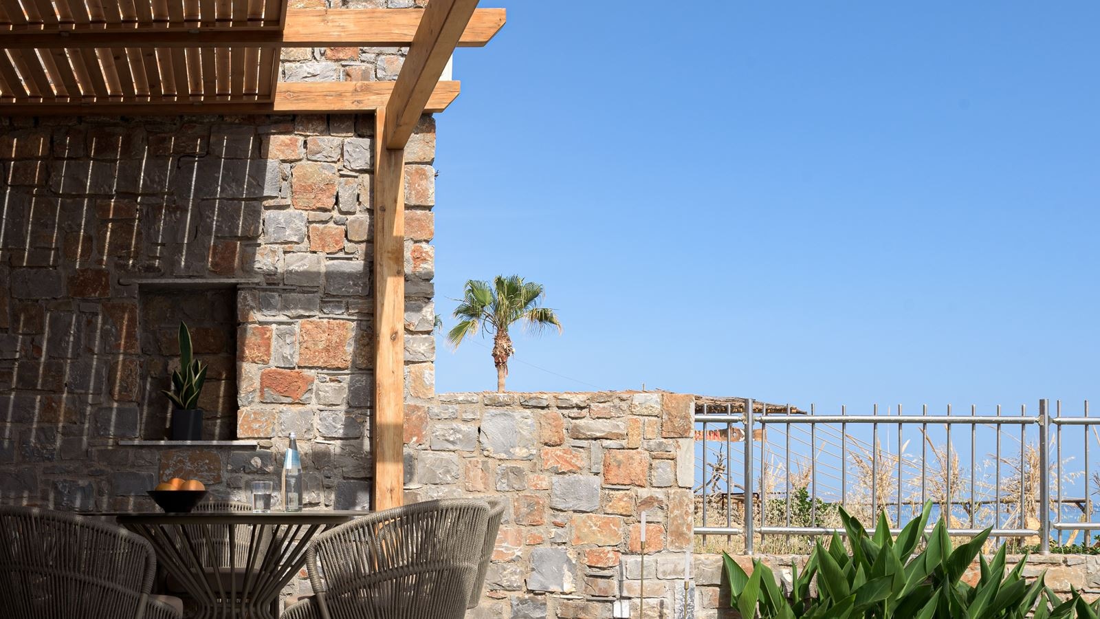 rooms-pasiphae-beachfront-villa