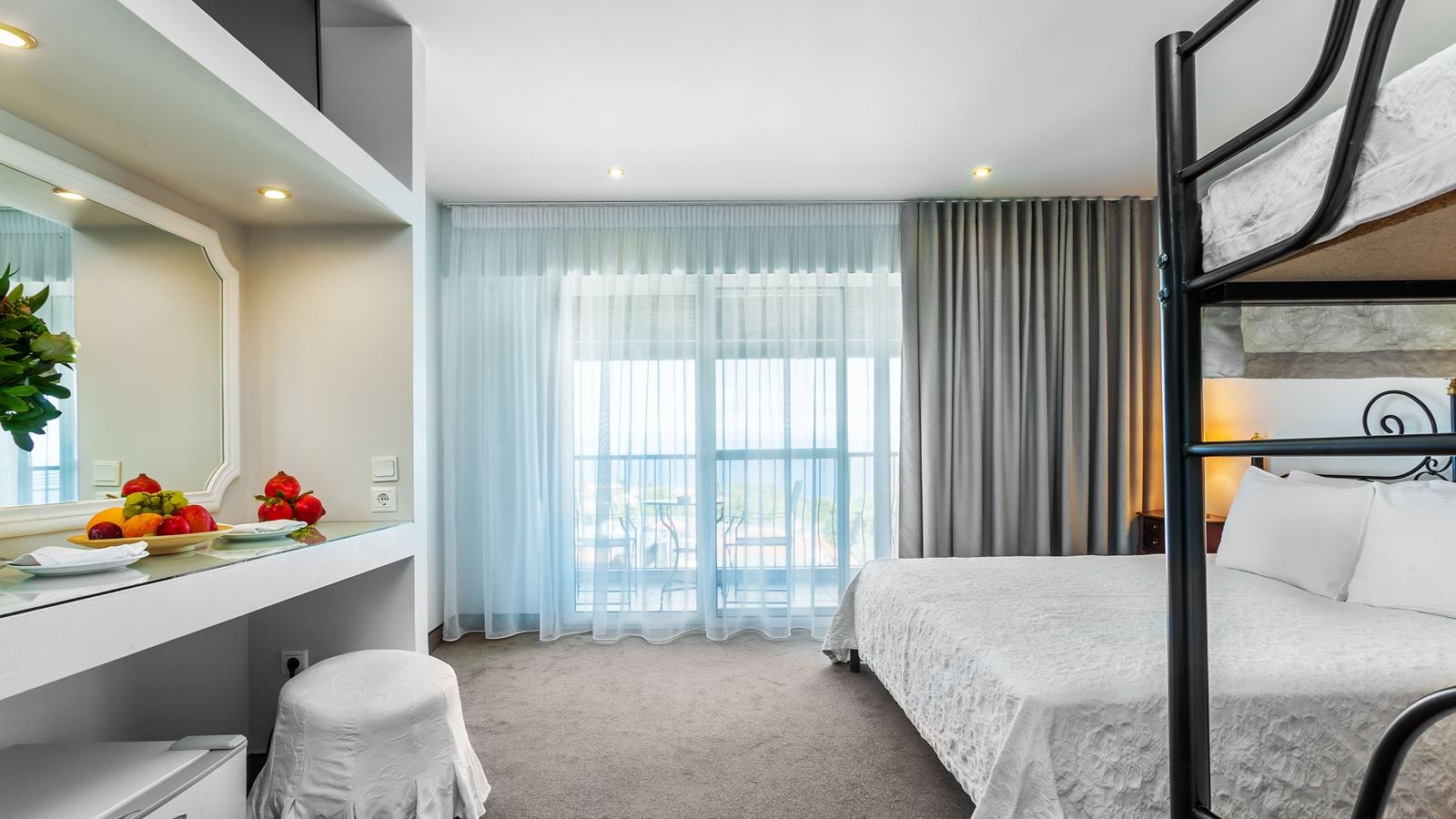 rooms-economy-family-room