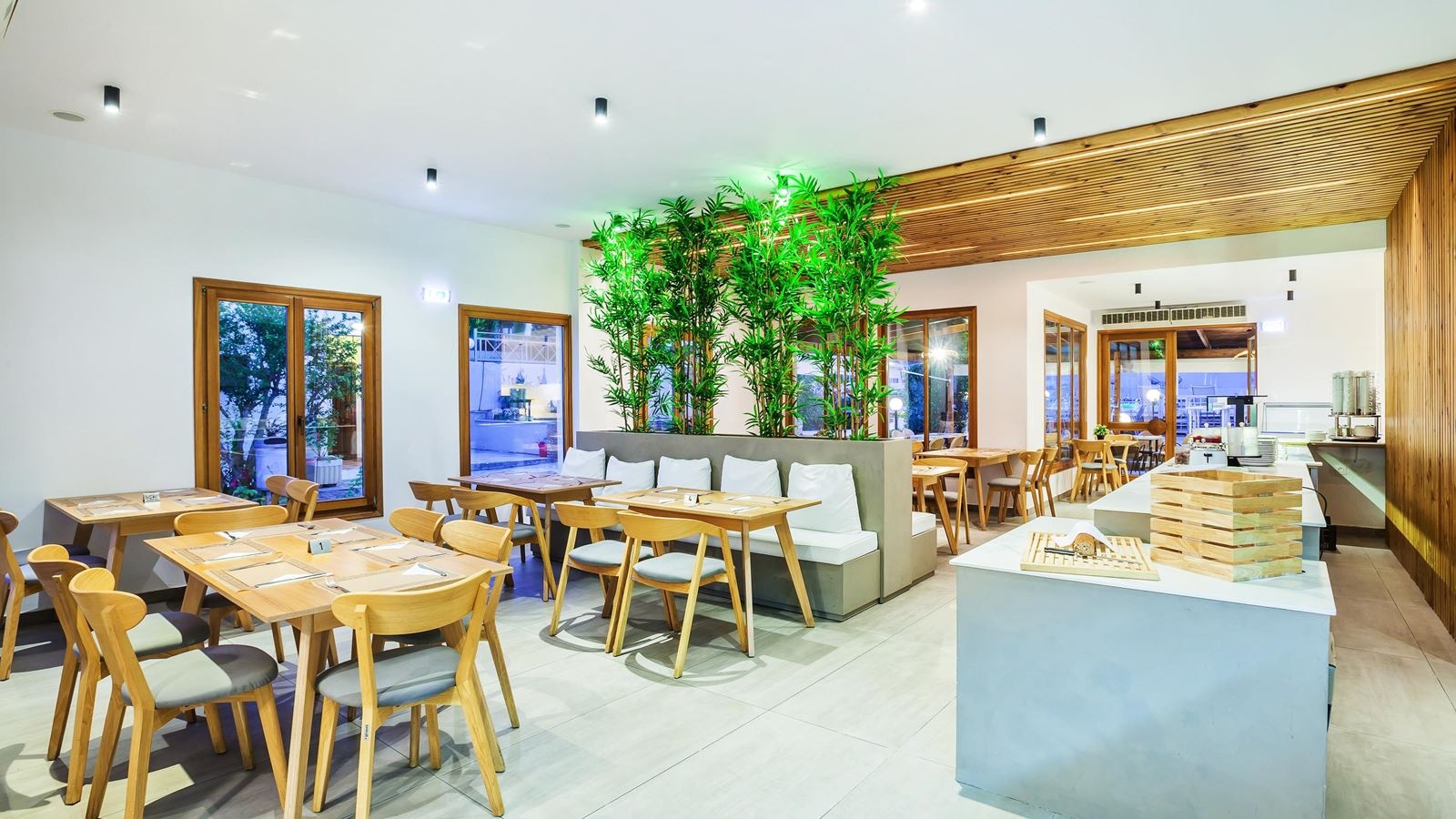 restaurants-restaurant