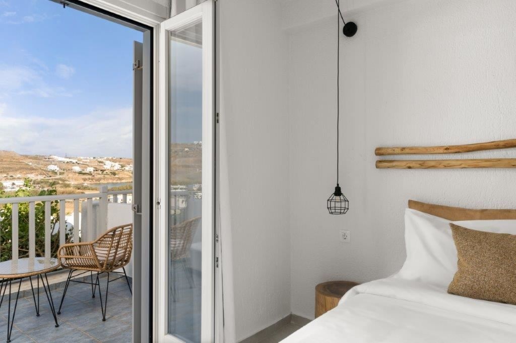 rooms-friends-and-family-room