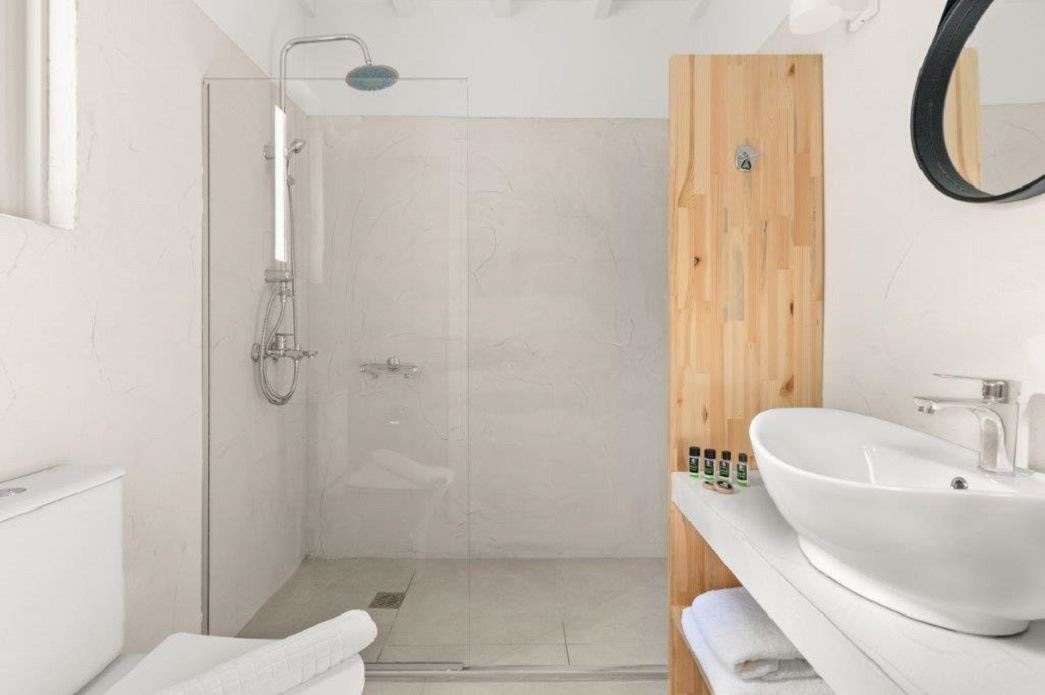 rooms-friends-and-family-room-sea-view