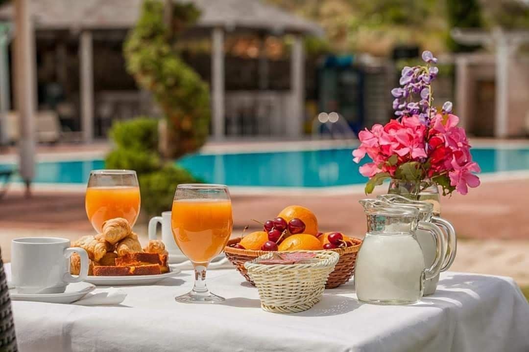 restaurants-pool-bar