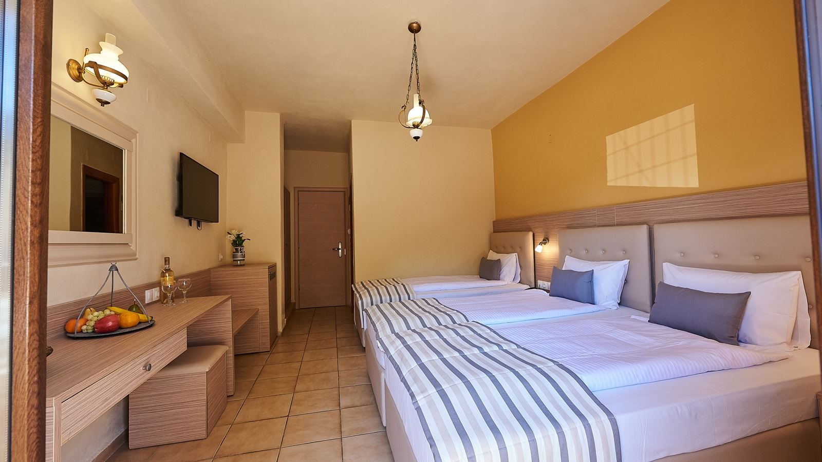 rooms-triple-superior