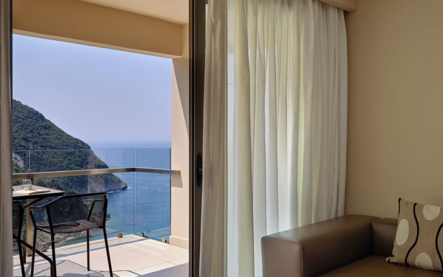 rooms-double-room-limited-seaview