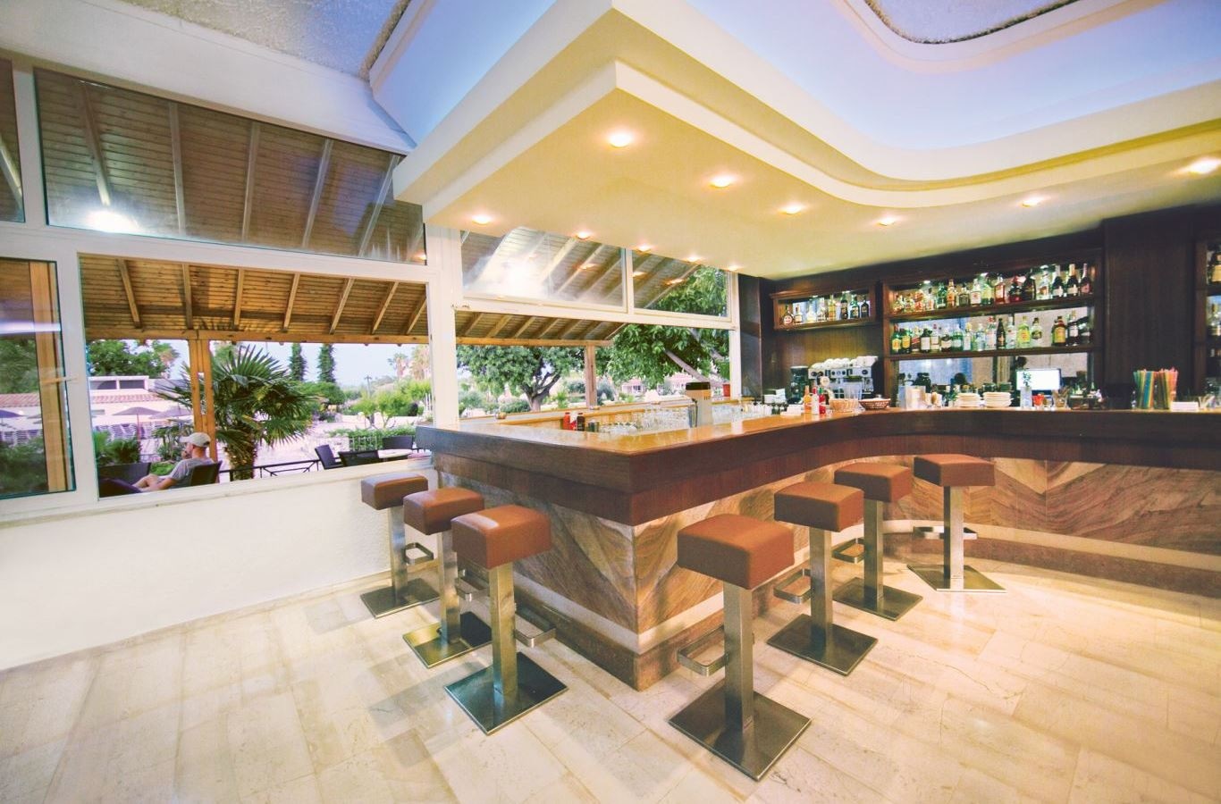 bars-main-bar