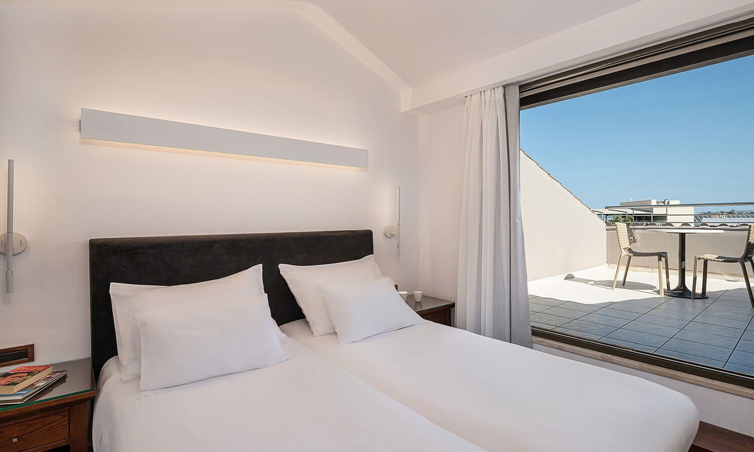 rooms-apartment-poolview