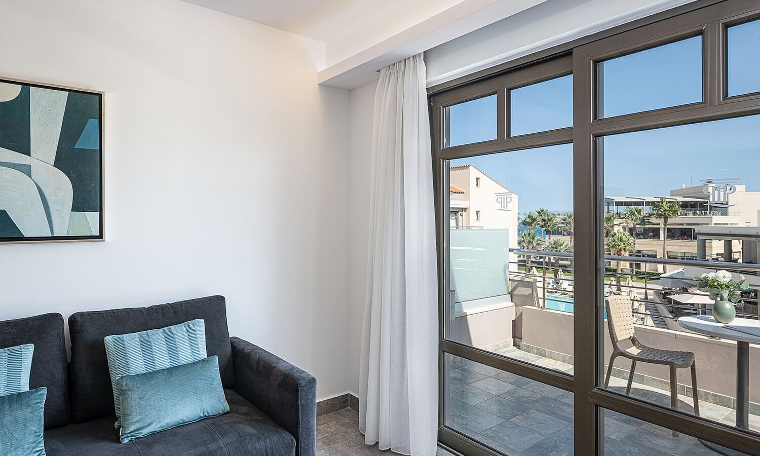 rooms-room-family-1-bedroom-with-living-room