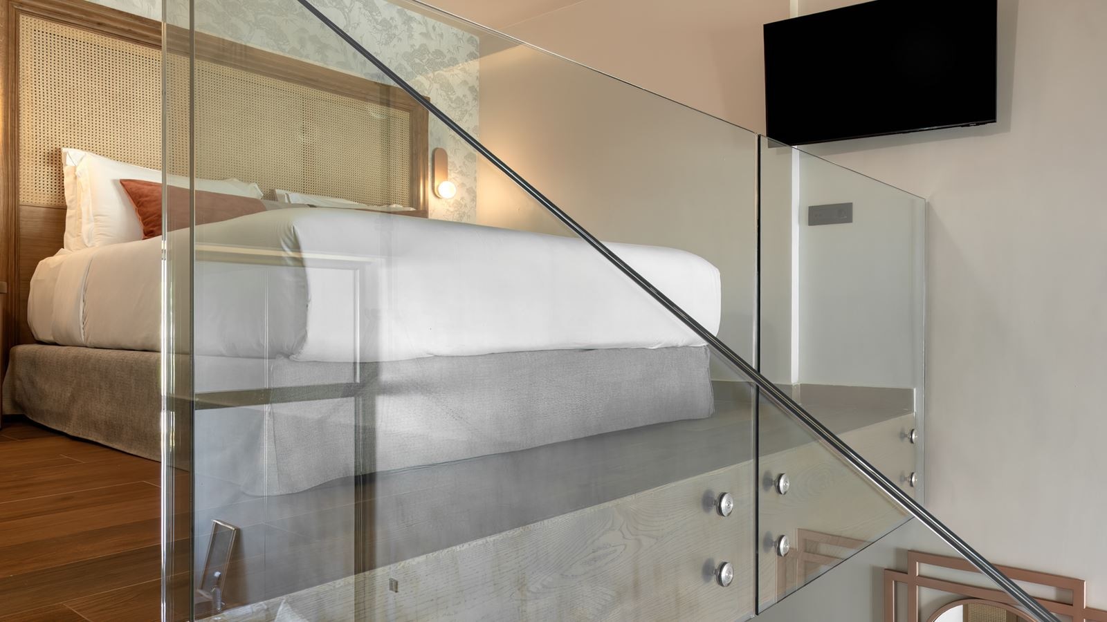 rooms-rouge-gold-maisonette-suite-individual-pool