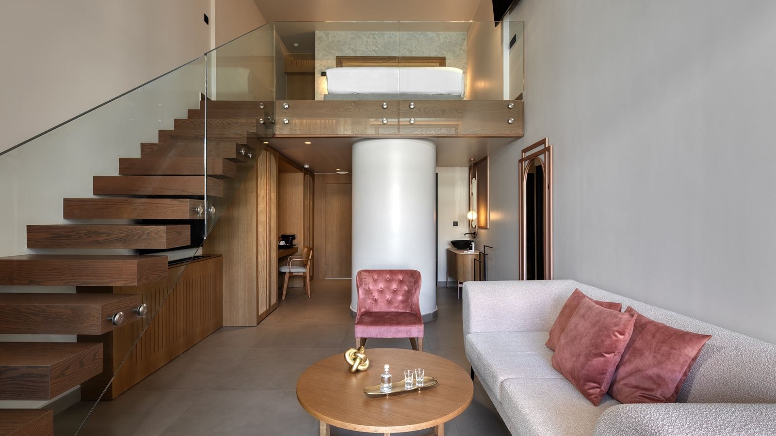 rooms-rouge-gold-maisonette-suite-individual-pool