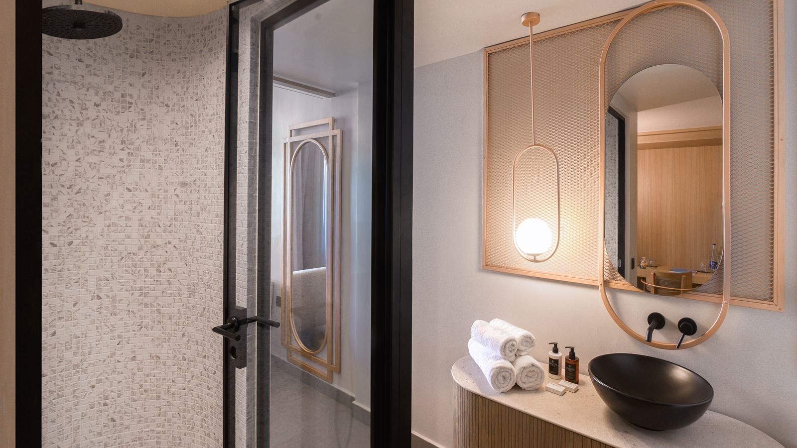 rooms-rouge-gold-maisonette-suite-individual-pool