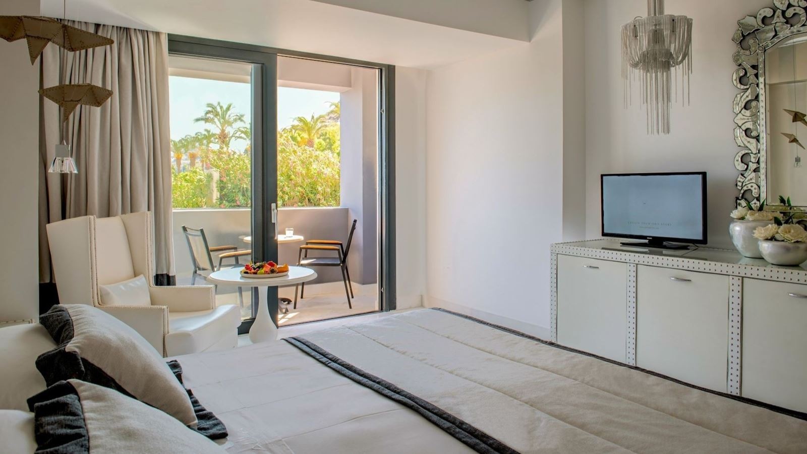 rooms-twin-mountain-view-customized-for-mobility-needs