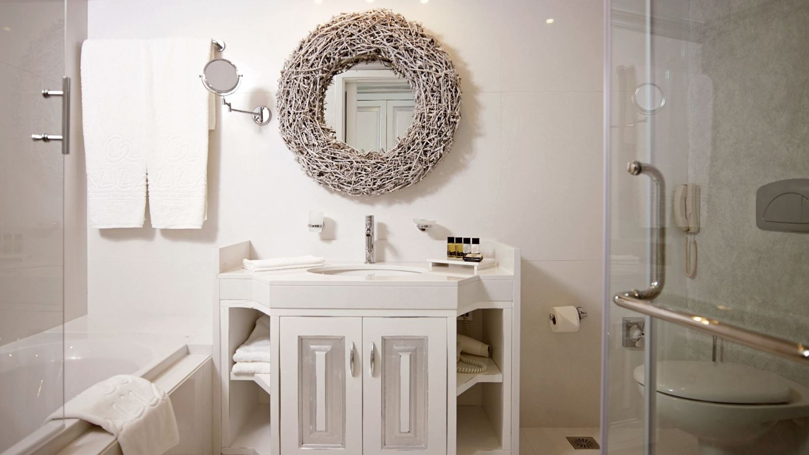 rooms-family-side-sea-view-balcony-or-terrace