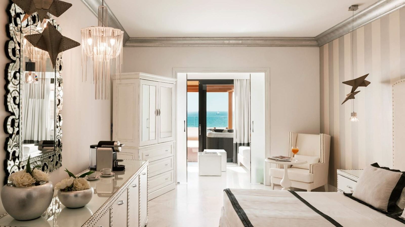 rooms-family-suite-sea-view-with-whirpool-spa-jazzi