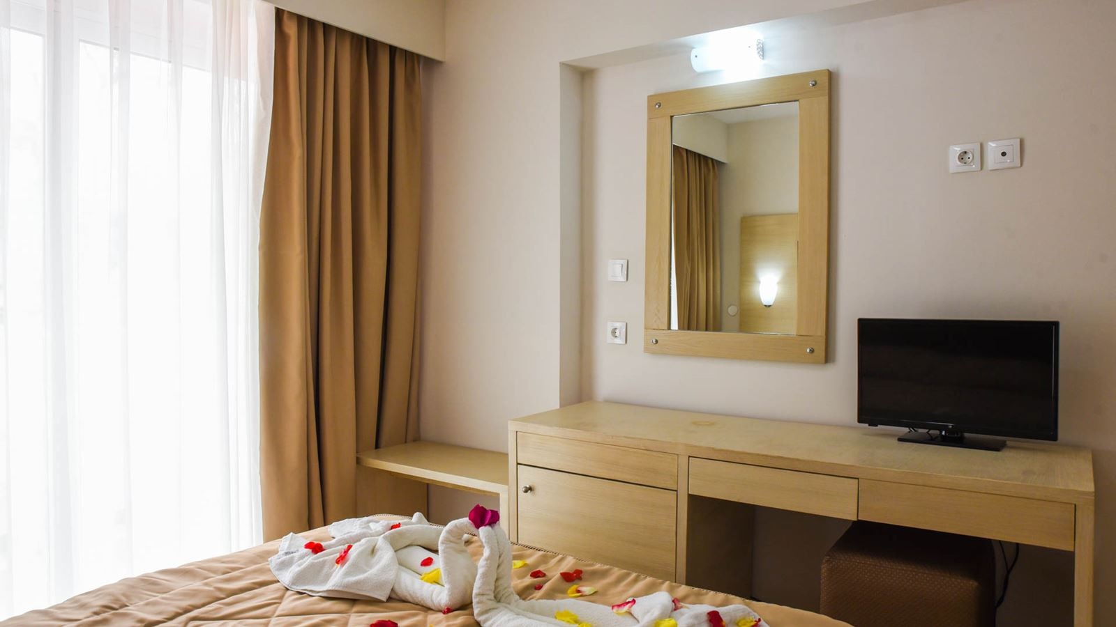 rooms-superior-apartment-balcony-or-terrace