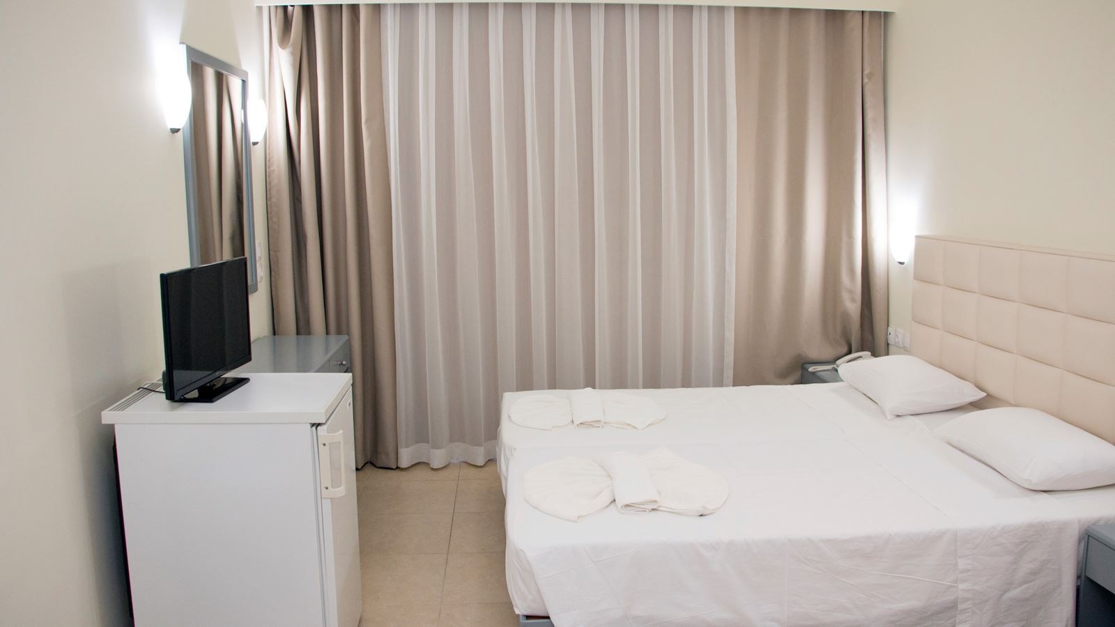 rooms-superior-apartment-balcony-or-terrace