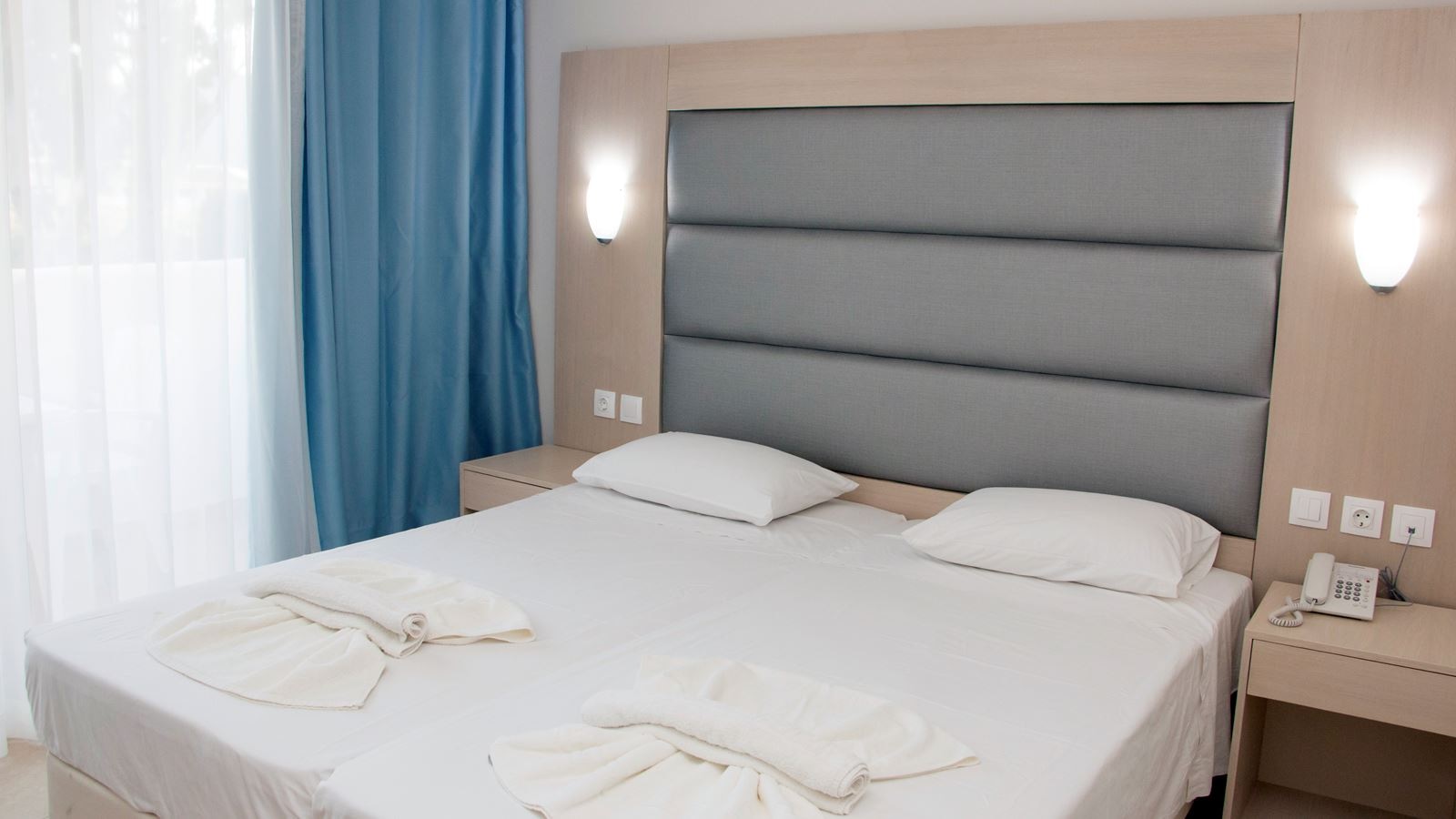 rooms-superior-apartment-balcony-or-terrace