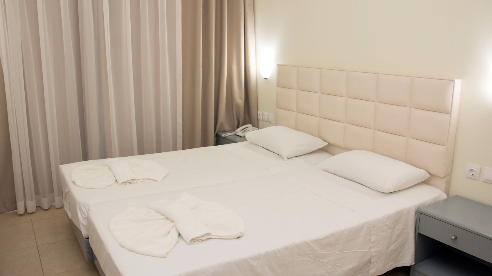 rooms-superior-apartment-balcony-or-terrace