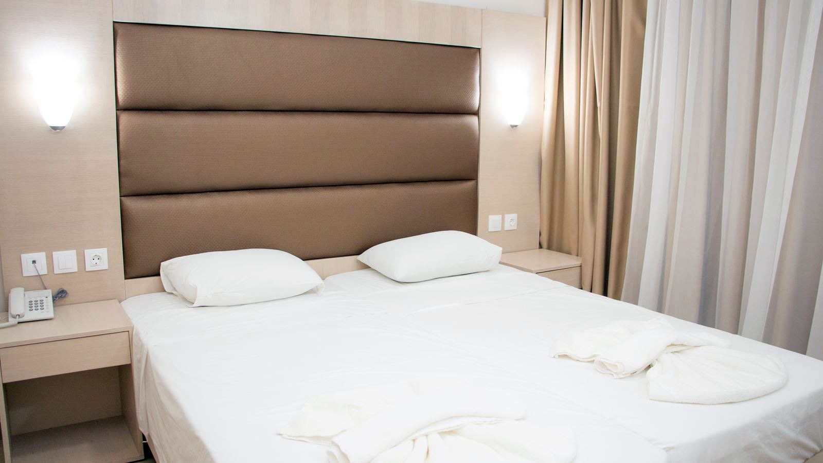 rooms-superior-apartment-balcony-or-terrace