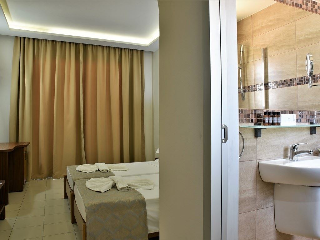 rooms-apartment-balcony