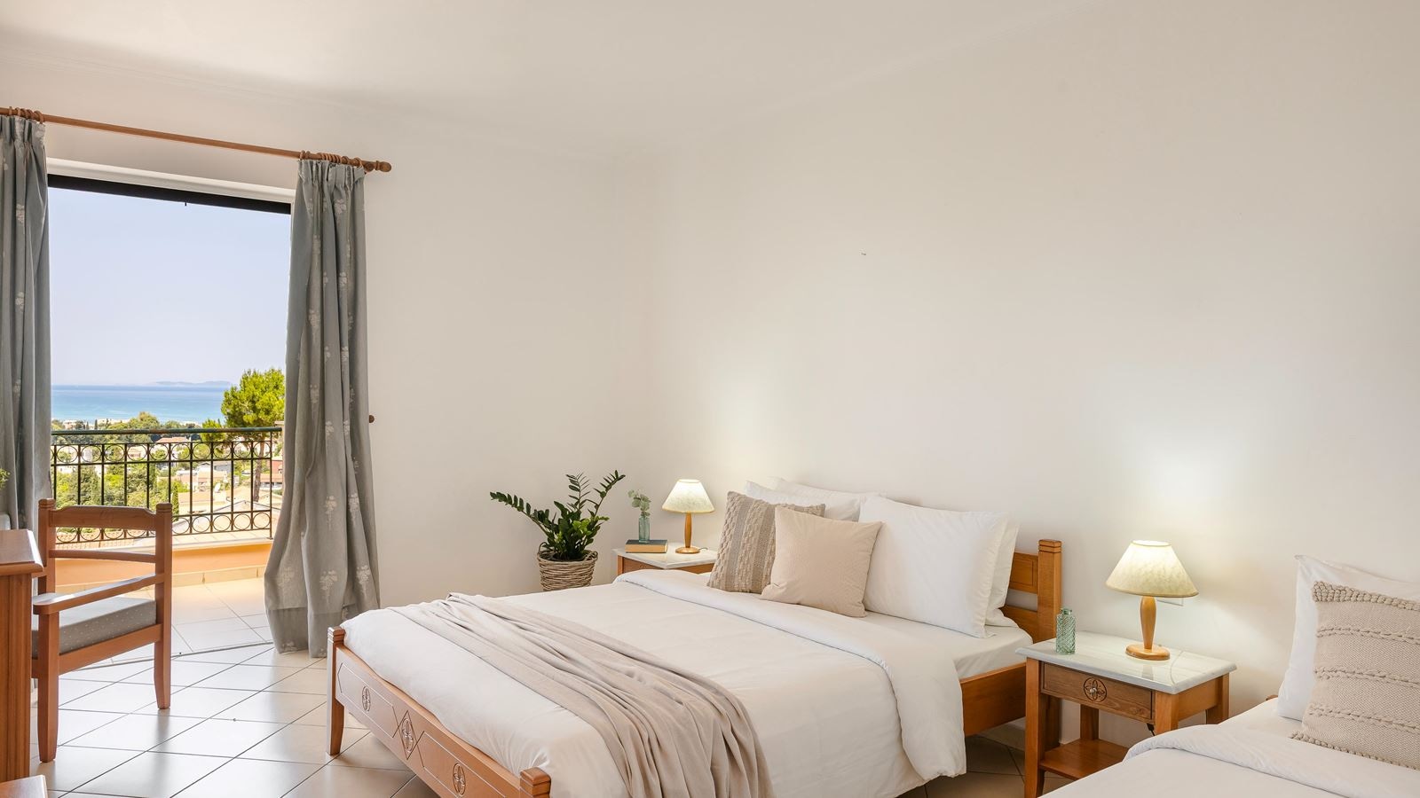 rooms-one-bedroom-family-superior-sea-view-balcony-or-terrace