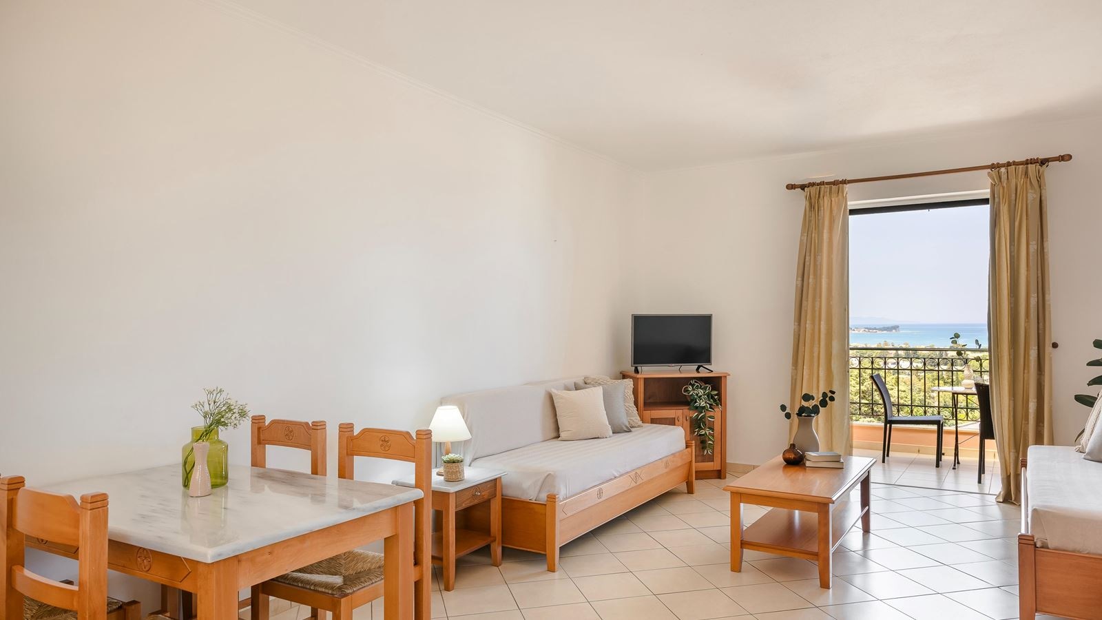 rooms-one-bedroom-family-superior-sea-view-balcony-or-terrace