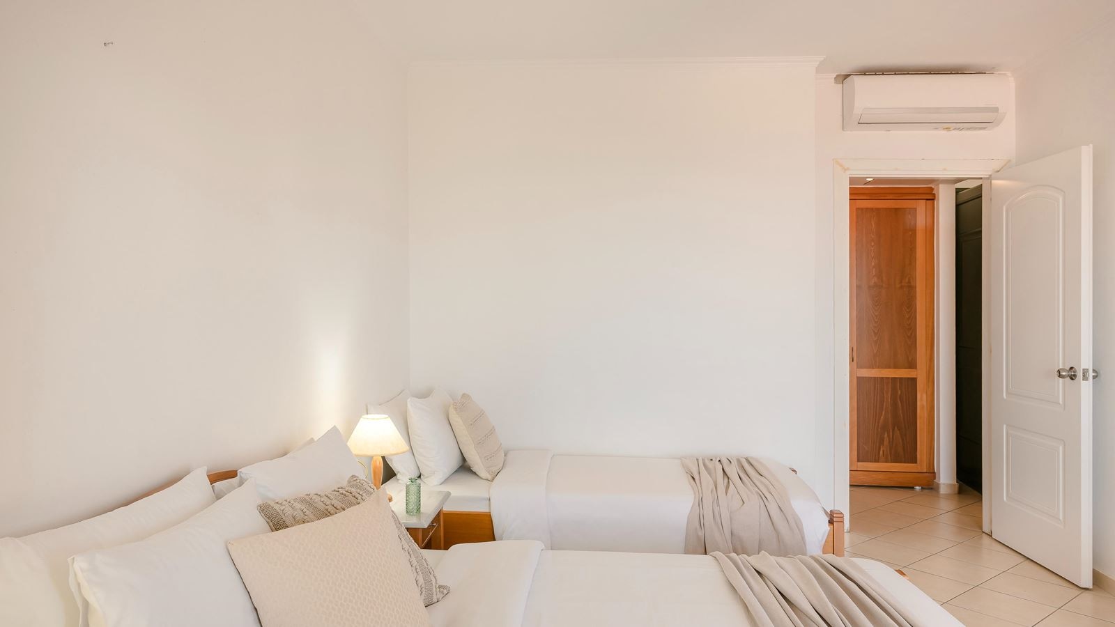 rooms-one-bedroom-family--superior-garden-view-balcony-or-terrace