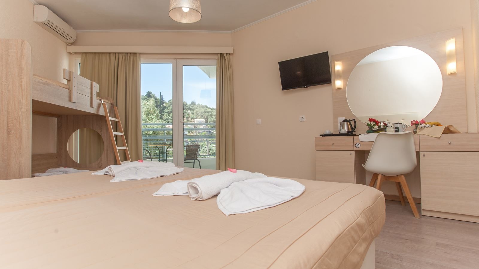 rooms-family-garden-view-room