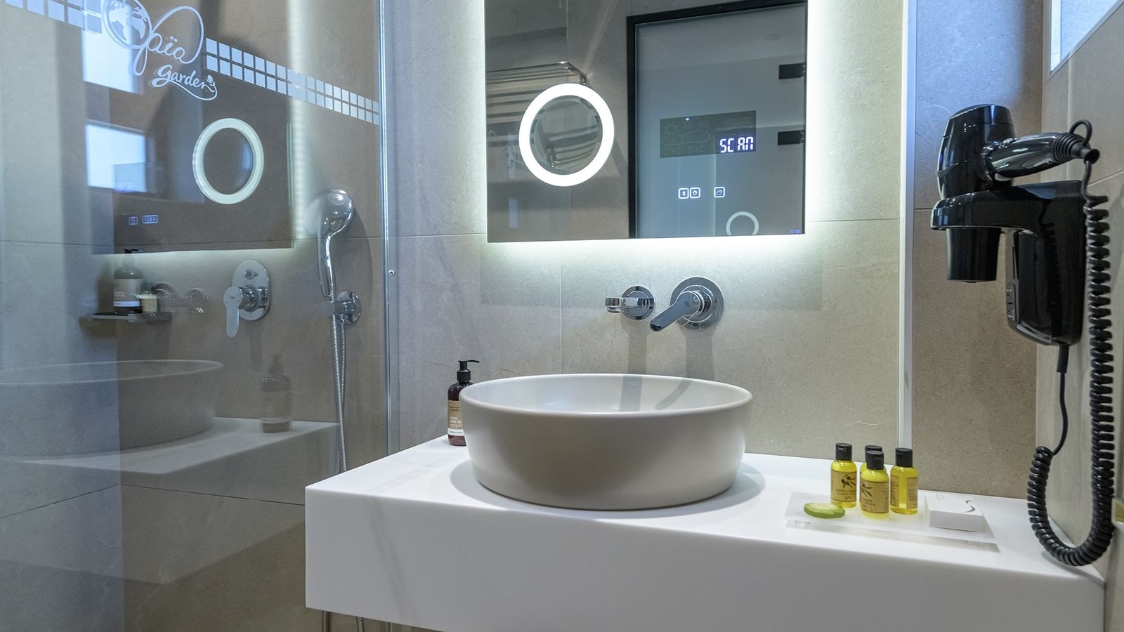 rooms-room-superior-double-gardenview-balcony-or-terrace-with-private-sunbeds