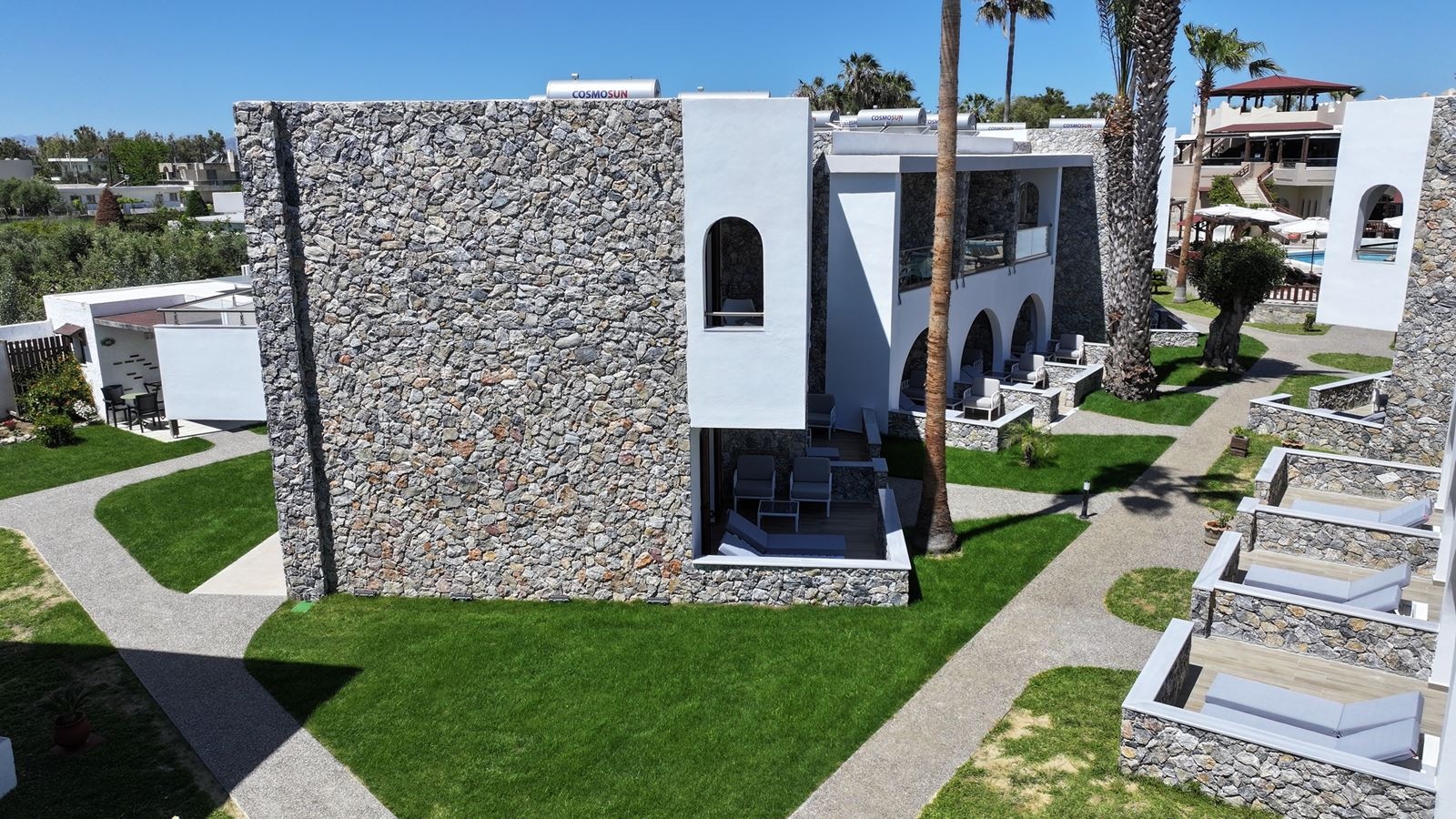 rooms-room-superior-double-gardenview-balcony-or-terrace-with-private-sunbeds