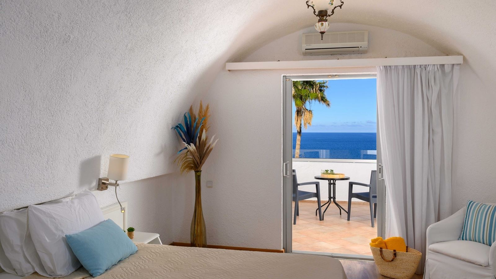 rooms-room-double-seaview-balcony-or-terrace