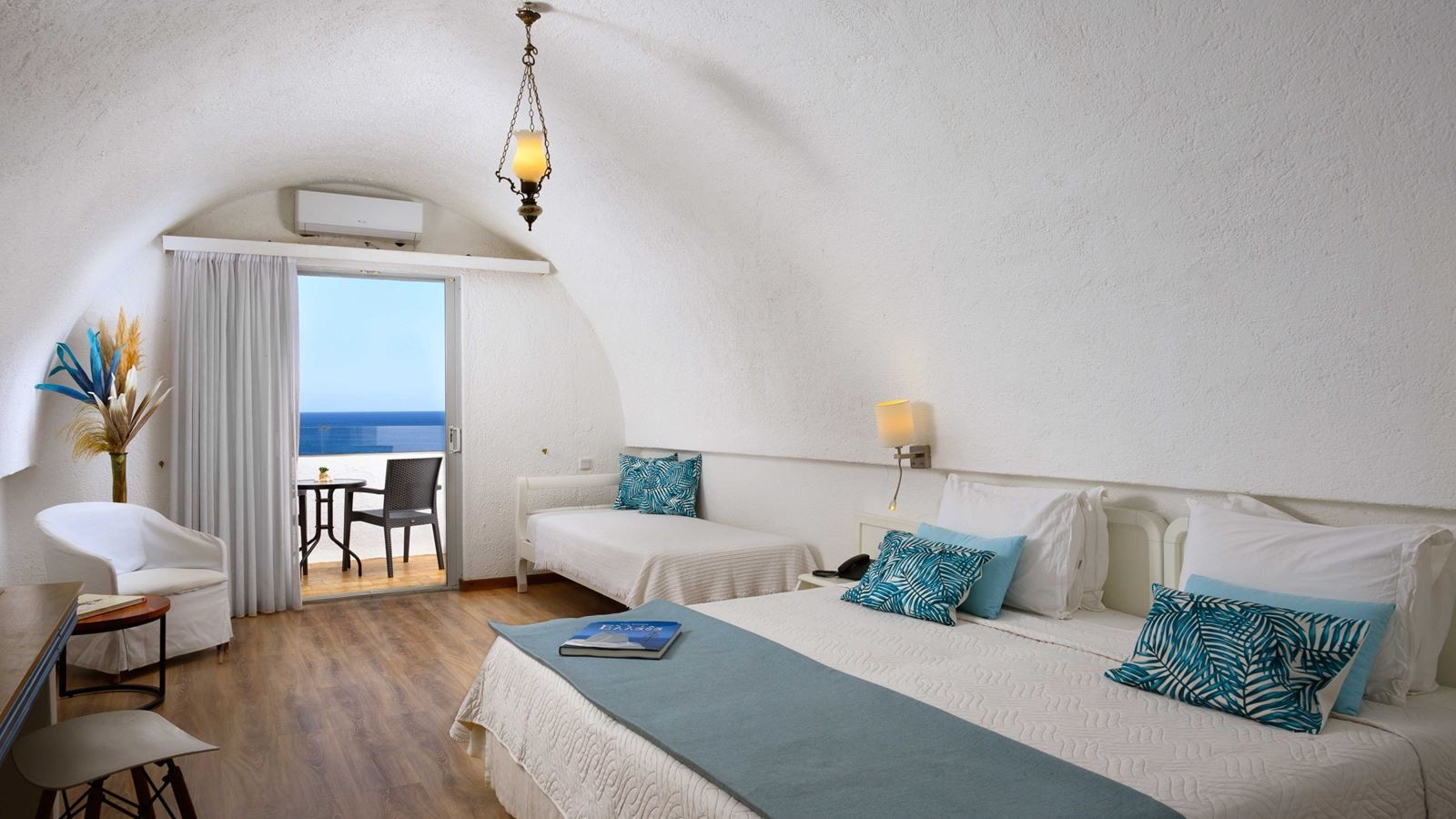 rooms-classic-triple-room-seaview-balcony-or-terrace