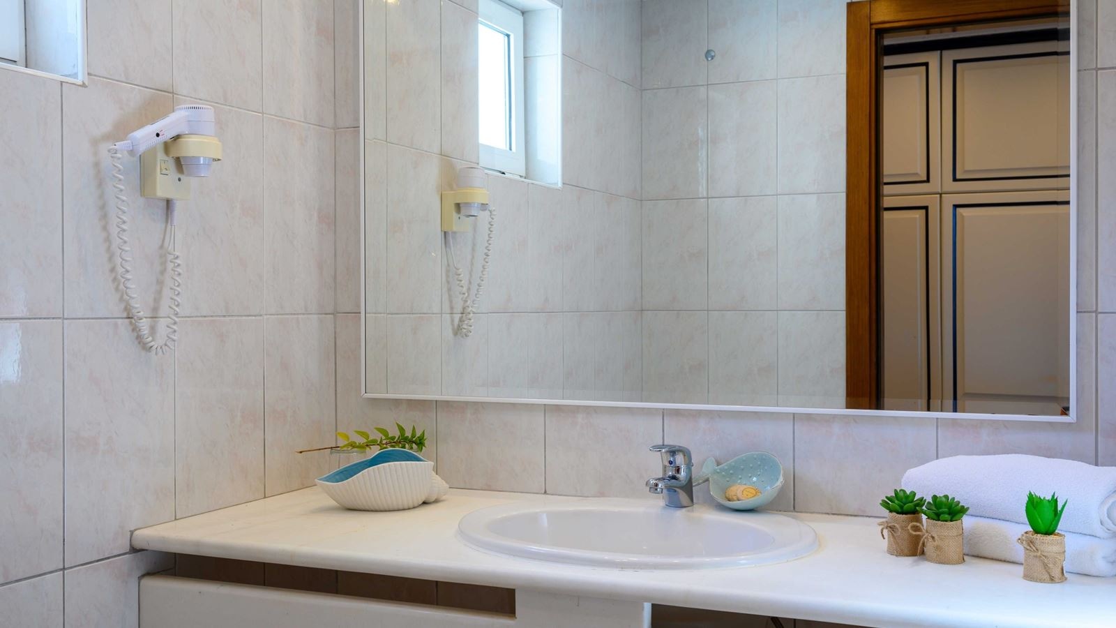 rooms-family-comfort-openplan-seaview-terrace