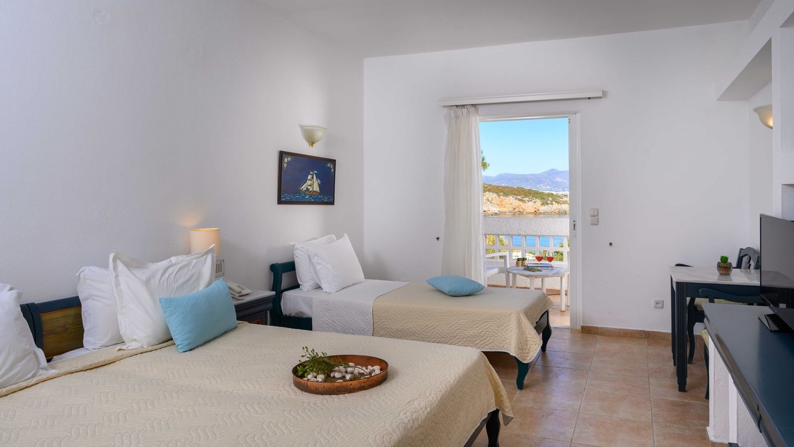 rooms-family-comfort-openplan-seaview-terrace