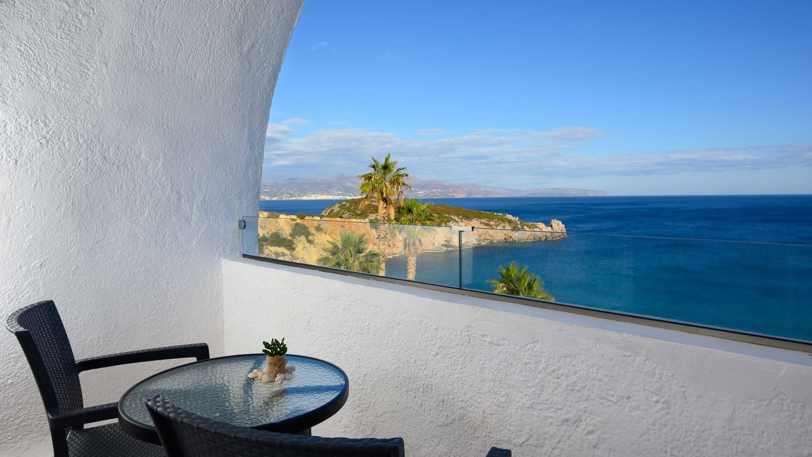 rooms-family-triple-openplan-seaview-balcony