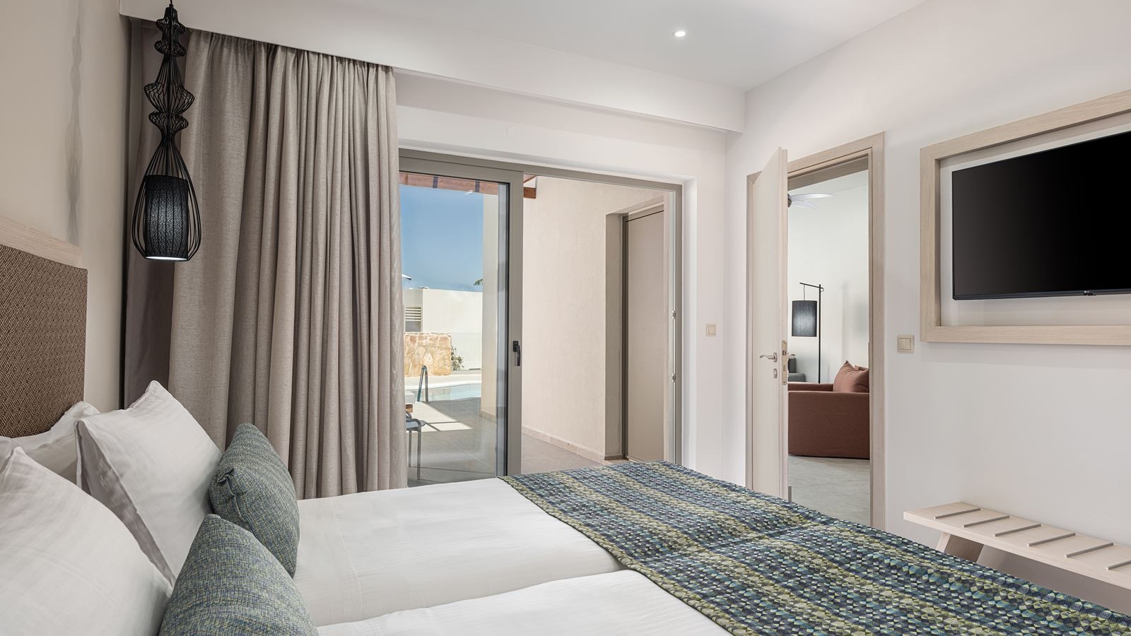 rooms-suite-with-private-pool