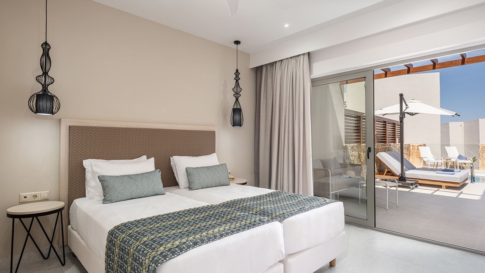 rooms-suite-with-private-pool